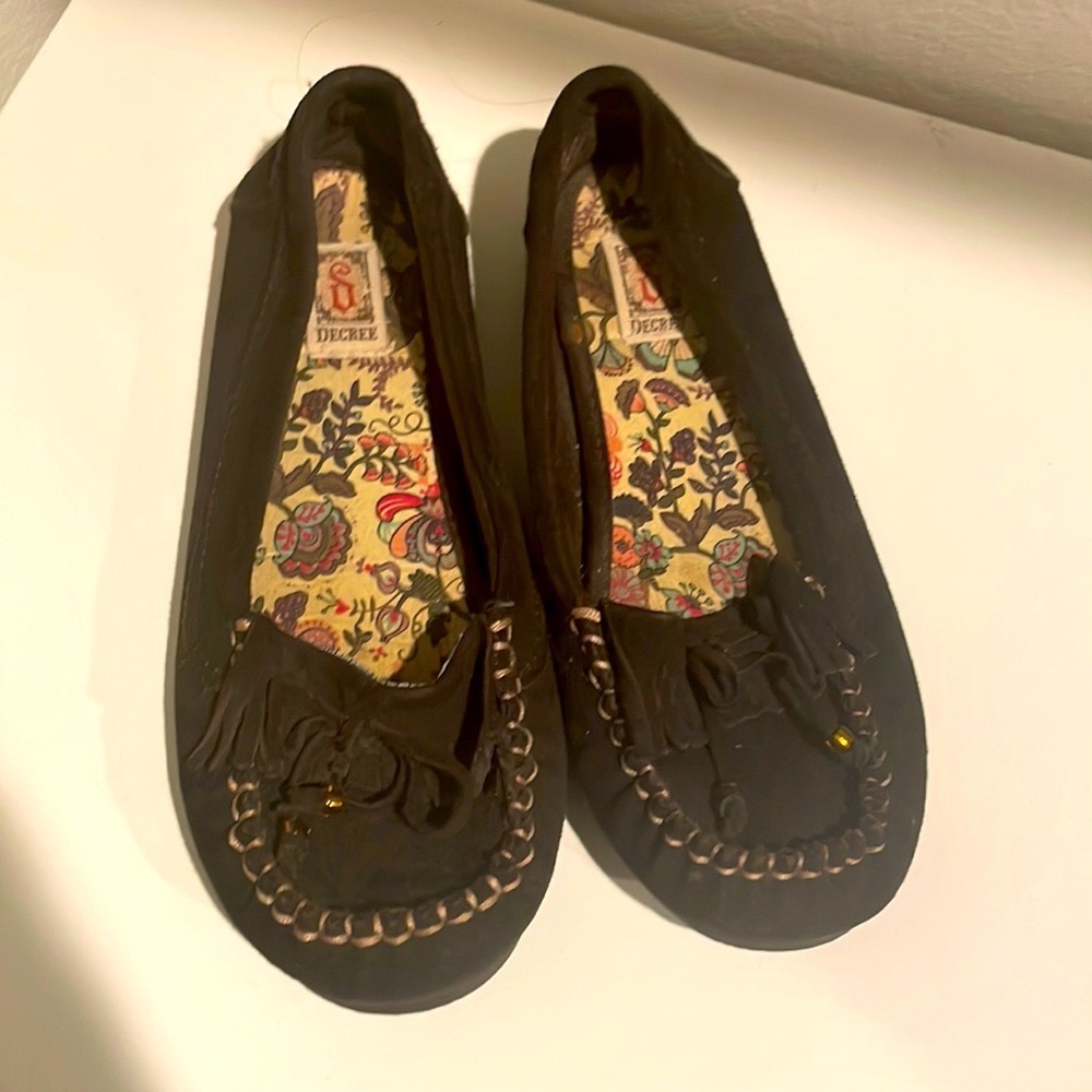 Woman’s slip Ons/ flats🔴
